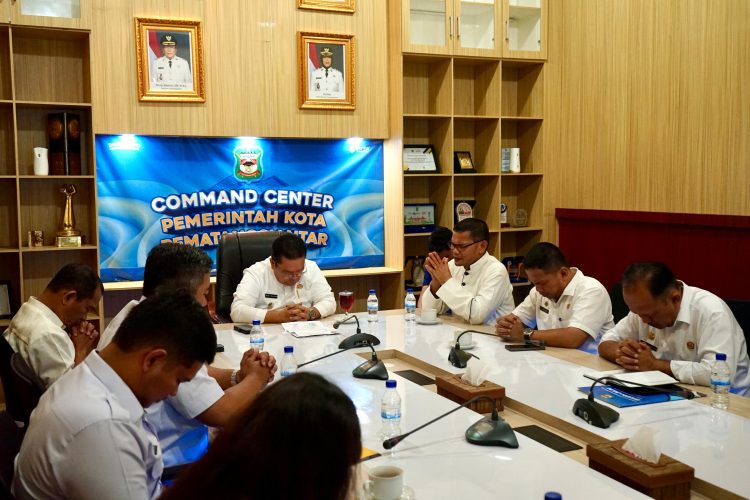 Tekan Inflasi, Wali Kota Wesly Silalahi Panen Cabai Merah di Siantar Utara: Harga Kini di Bawah Rp35 Ribu!