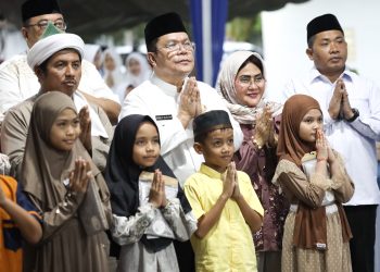 Bikin Terharu! Wali Kota Wesly Silalahi Ajak Ratusan Anak Yatim Belanja Baju Lebaran dan Buka Puasa Bersama