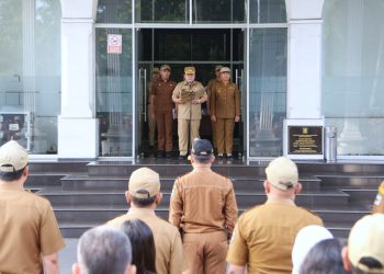 Pimpin Apel Gabungan Pasca Idulfitri, Wali Kota Wesly Silalahi Serahkan SK Pensiun kepada 23 ASN Pemko Siantar