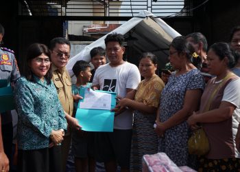 Hadir di Tengah Duka, Wali Kota Wesly Silalahi Salurkan Bantuan untuk Korban Kebakaran Siopat Suhu