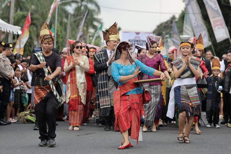 Karnaval HUT Siantar ke-155 Sukses, Hamzah Damanik Berhasil Satukan Potensi Kota dalam Semangat Sapangambei Manoktok Hitei