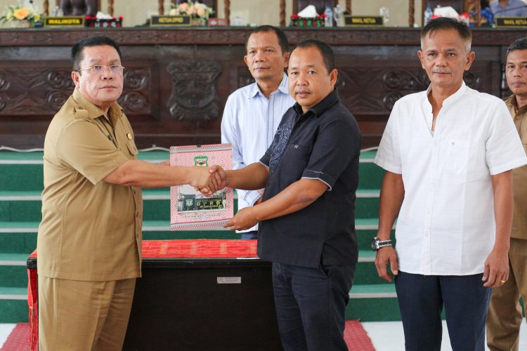 Sinergi Eksekutif-Legislatif: Wali Kota Wesly Setujui Ranperda Perlindungan Tenaga Kerja Lokal dan Tindak Lanjuti 31 Rekomendasi LKPJ