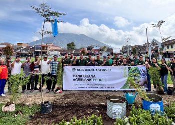 Wujud Nyata Kepedulian Lingkungan, BPR Buana Agribisnis Hijaukan Taman Kota Saribudolok