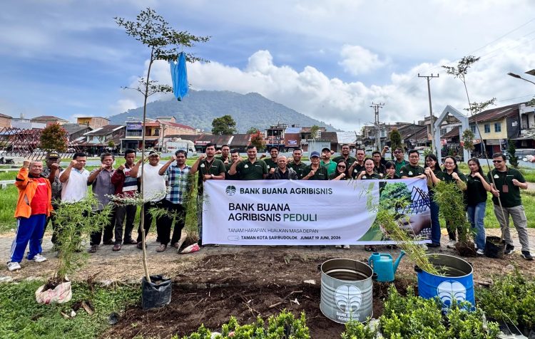 Wujud Nyata Kepedulian Lingkungan, BPR Buana Agribisnis Hijaukan Taman Kota Saribudolok