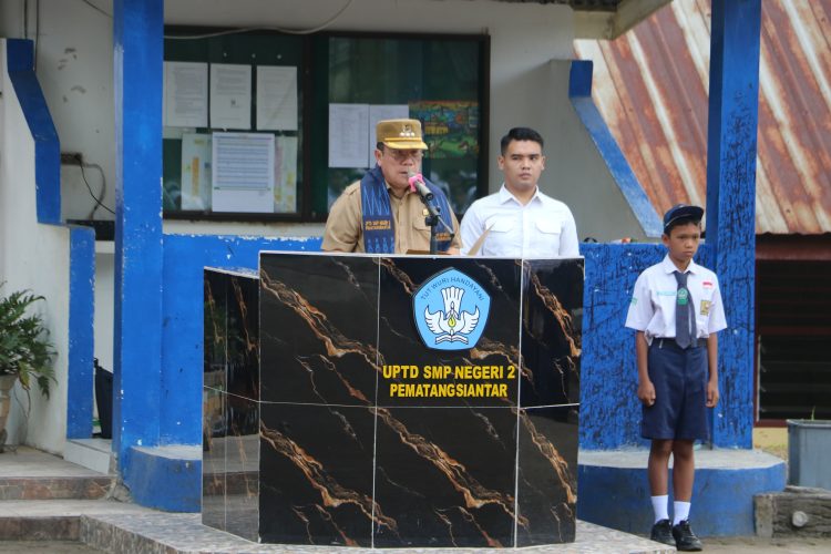 Jadi Pembina Upacara di UPTD SMPN 2, Wali Kota Siantar: Pintar Saja Tidak Cukup, Siswa Harus Berintegritas!