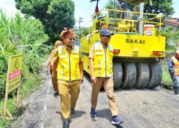 Kadis PUTR Dampingi Bupati Simalungun Dr. H. Anton Achmad Saragih Tinjau Pengaspalan Jalan 5,6 Km di Gunung Maligas