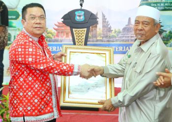 Wesly Silalahi Raih Penghargaan Tokoh Toleransi dari FKUB Pematangsiantar